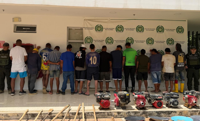 Hombres capturados en medio de dos Polic&iacute;as