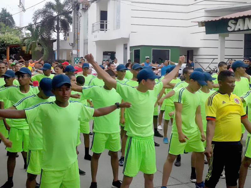 A ritmo de baile el Sanidad promueve hábitos para una vida sana.