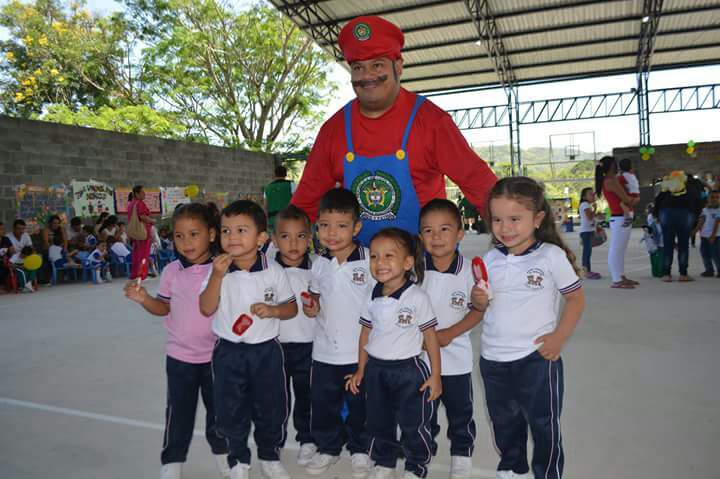 policia-y-niños