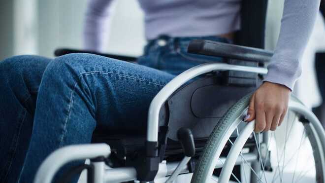 La esclerosis múltiple es una enfermedad del cerebro y la médula espinal que puede provocar discapacidad.