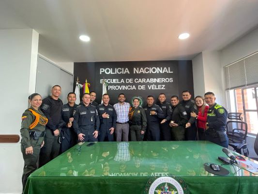 FOTO FINAL DEL II ENCUENTRO DE EGRSADOS 