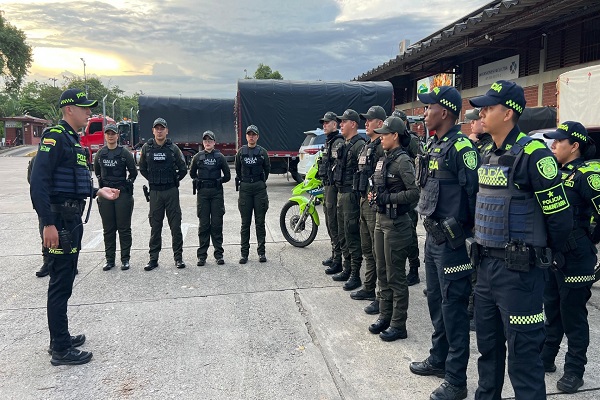 Formación uniformados de la Policía Nacional