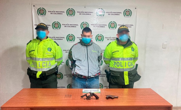 Capturado custodiado por policías