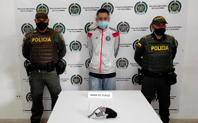 En-la-actividad-operacional-se-incauta-un-arma-de-fuego-tipo-revólver
