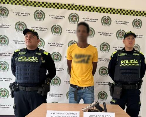 En flagrancia son capturados dos personas quienes se agreden mutuamente
