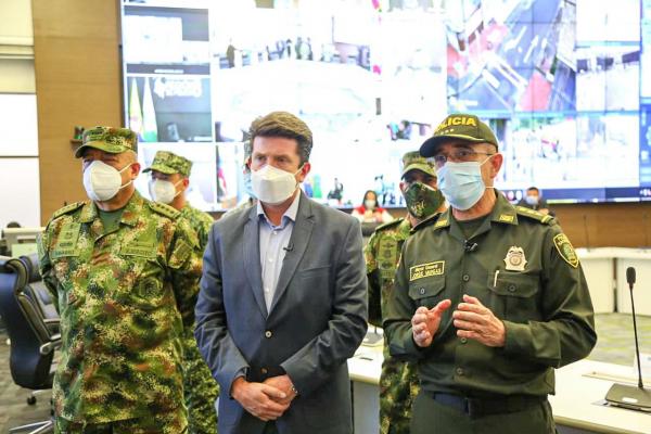 ministro de defensa y director general de la policía nacional
