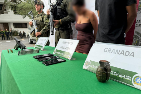 Incautación de arma de fuego, celulares y granada 