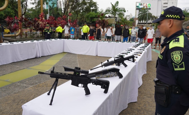fusiles y armas cortas incautados por la policia