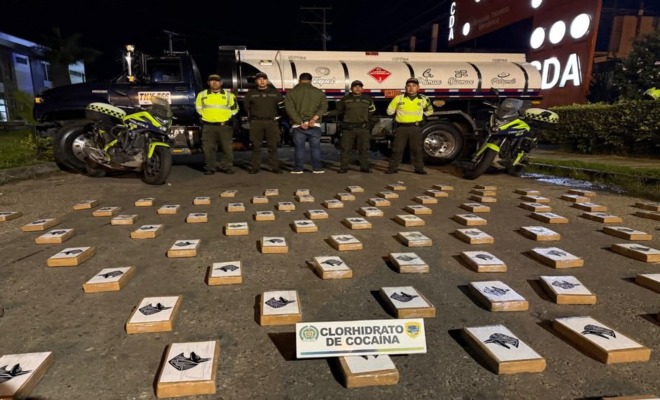 Cuatro policías, 1 capturado, incitación clorhidrato de  cocaína
