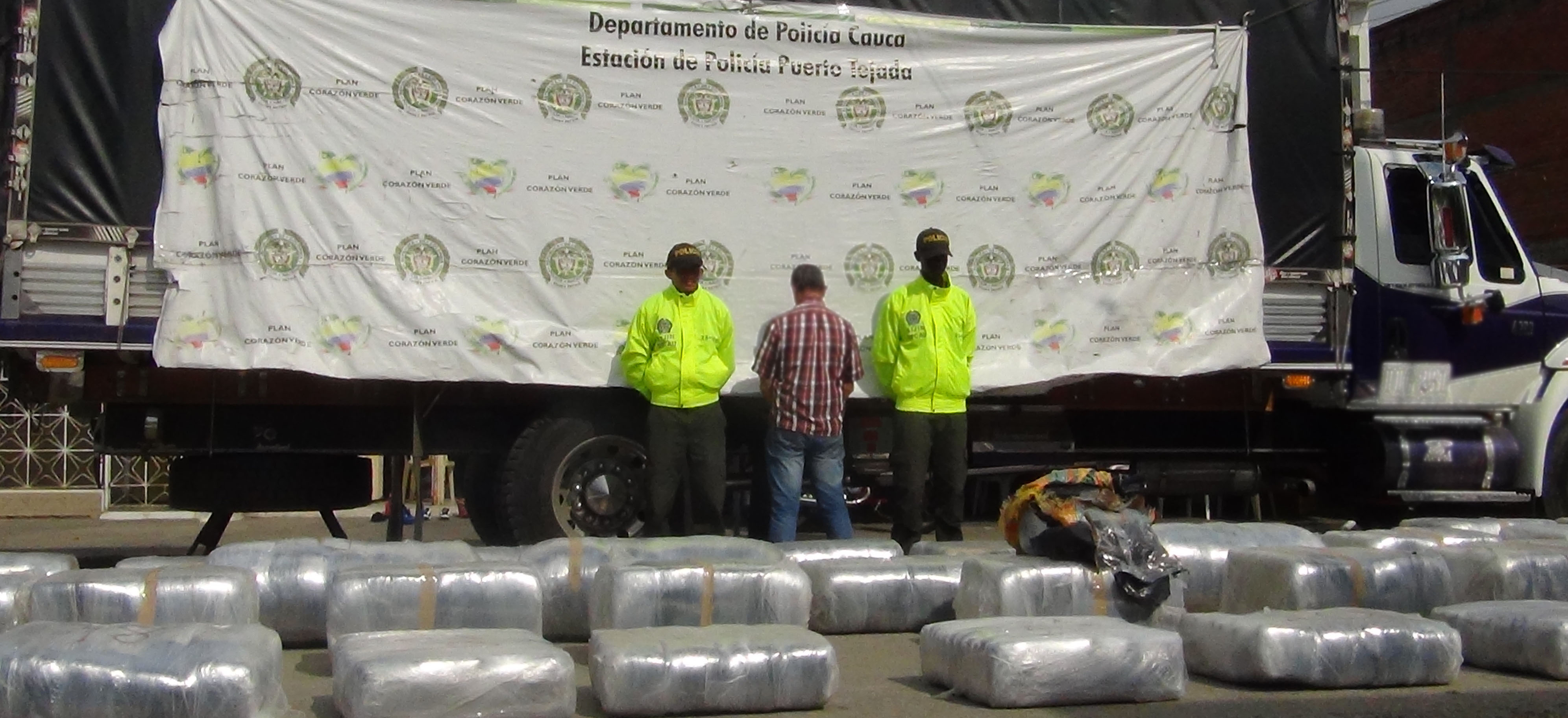 En una vía que comunica Cauca con Valle, fue capturado un conductor que transportaba 2.005 kilogramos de marihuana En una vía que comunica Cauca con Valle, fue capturado un conductor que transportaba 2.005 kilogramos de marihuana