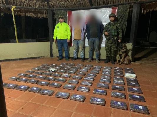 Incautados 78 kilos de cocaína  ocultos en un vehículo que había sido modificado en el techo 