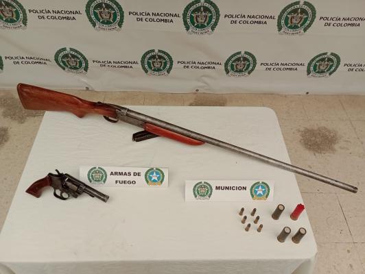 Incautan armas