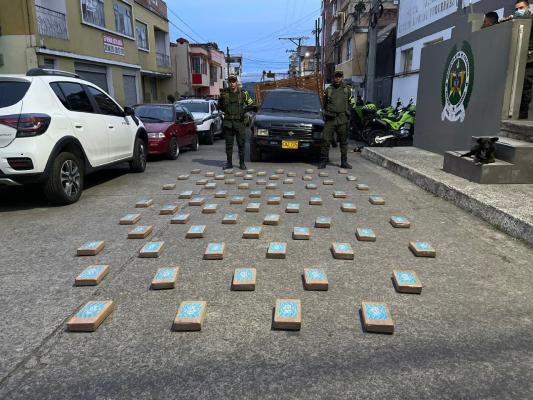 Incautan drogas