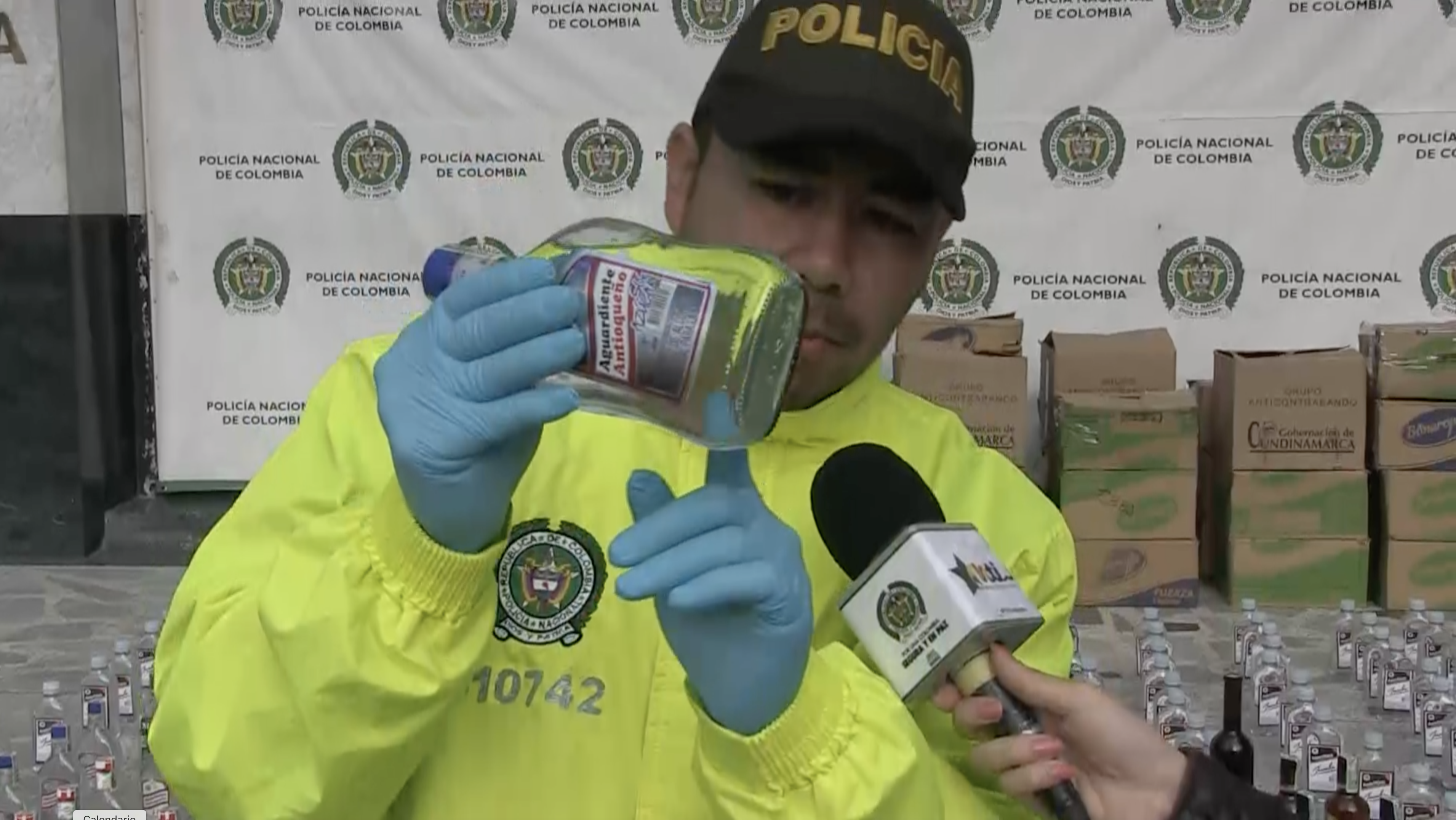 En-lo-recorrido-del-año,-se-han-decomisado-2.321-botellas-de-licor-falsificado,-principalmente-en-las-localidades-de-mártires,-santafe-y-San-cristobal policía-decomisa-licor-adulterado-en-bogotá