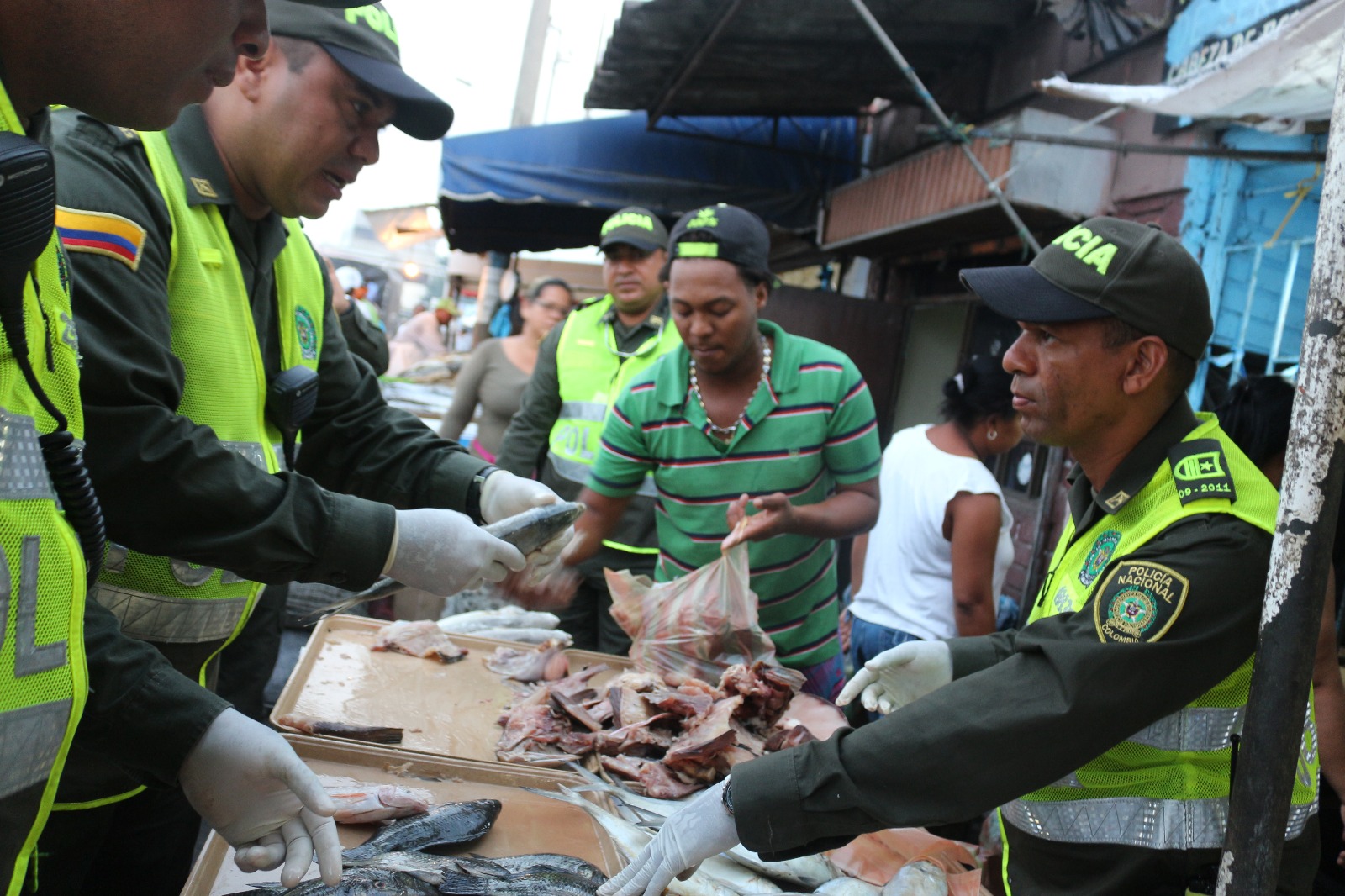 Realizamos-controles-a-ventas-de-pescado-en-el-mercado-de-bazurto