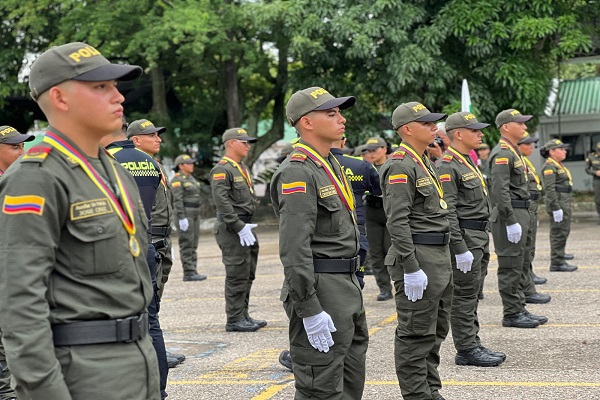 Auxiliares de Policías juramento de bandera