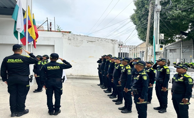La Unidad Policial para la Edificación para la Paz (UNIPEP) del Departamento de Policía Bolívar se alza en honor a los desaparecidos.