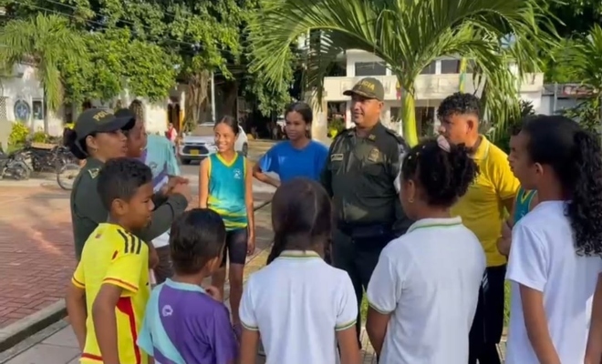 la campaña Abre Tus Ojos, la Policía Nacional en Bolívar desplegó charlas, puerta a puerta