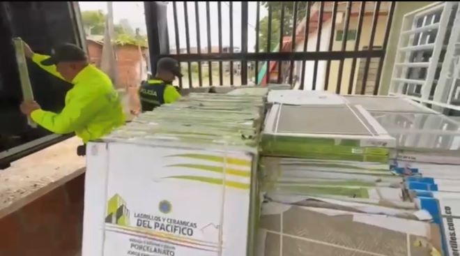 la policía nacional recupera mercancía 