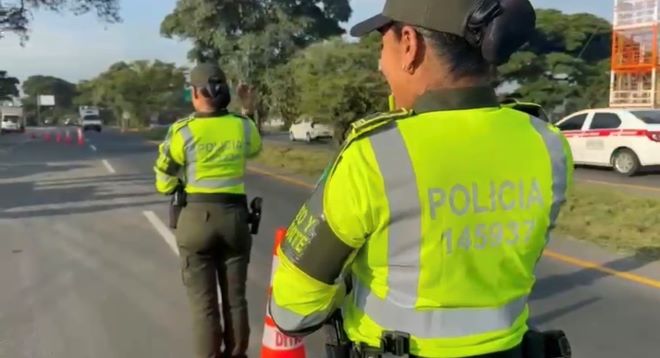 La Policía realizando control en las vías 