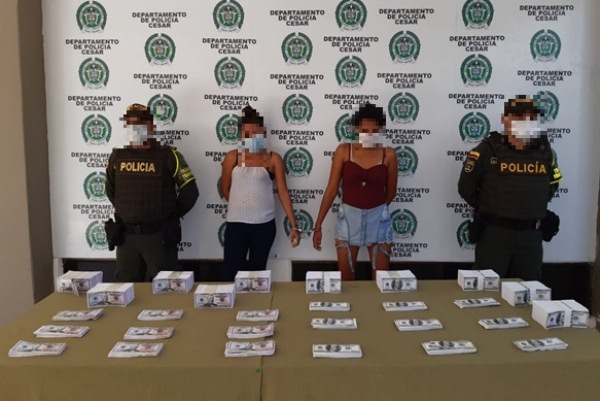 Las-capturamos-con-más-de-786-mil-dólares-falsos-en-la-vía-Valledupar-a-Barranquilla Las-capturamos-con-más-de-786-mil-dólares-falsos-en-la-vía-Valledupar-a-Barranquilla