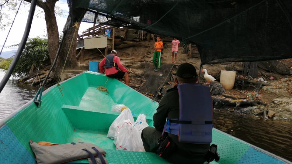  llegada_en_canoa