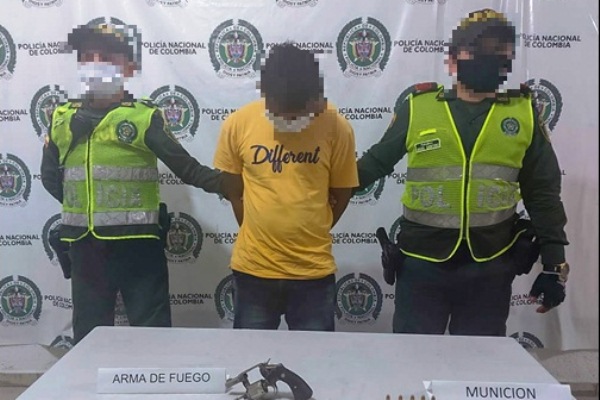 Lo-capturamos-cuando-evadía-detención-domiciliaria-y-tenía-un-arma-ilegal Lo-capturamos-cuando-evadía-detención-domiciliaria-y-tenía-un-arma-ilegal