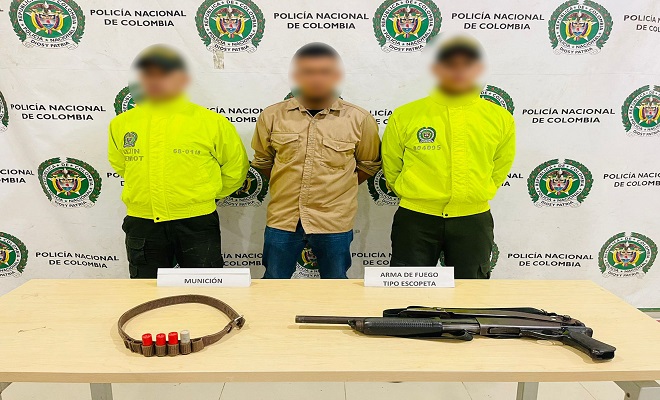 Mediante diligencia de allanamiento, se logra capturar un hombre por porte ilegal de armas