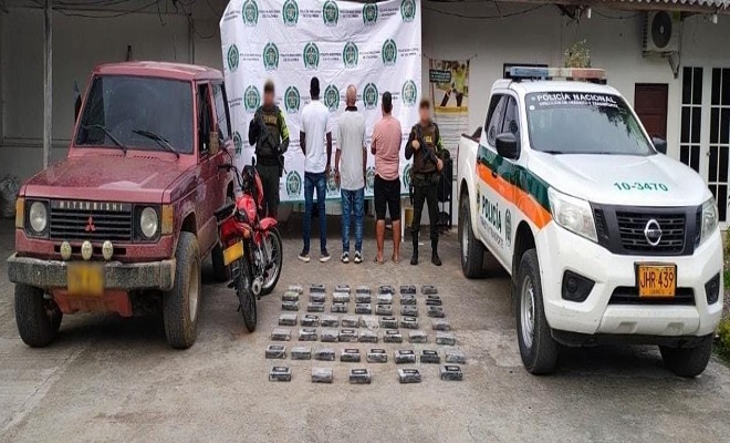 Mediante planes especiales de impacto, Policía captura a tres hombres transportando pacas con cocaína