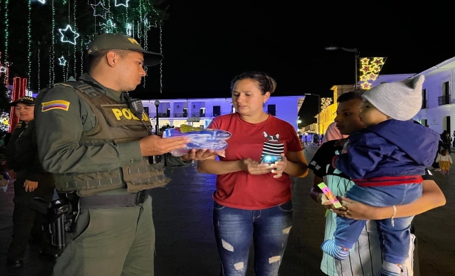 Dispositivo policial para garantizar convivencia y seguridad durante la noche de velitas