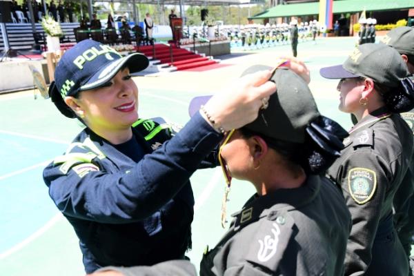 Placa de identificación policial 