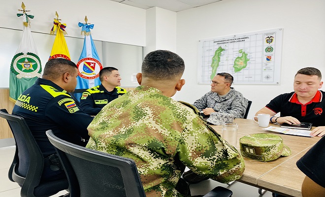 Personal de las diferentes fuerzas militares y de Policía reunidos 