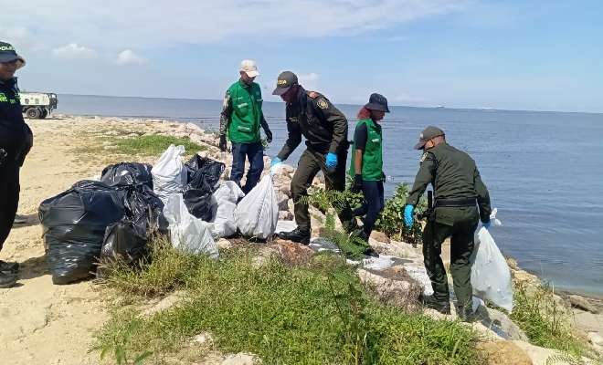 Se sensibilizó a los asistentes sobre la importancia de mantener los espacios turísticos libres de contaminación.  La actividad tuvo como propósito contribuir a la conservación de los ecosistemas marino.