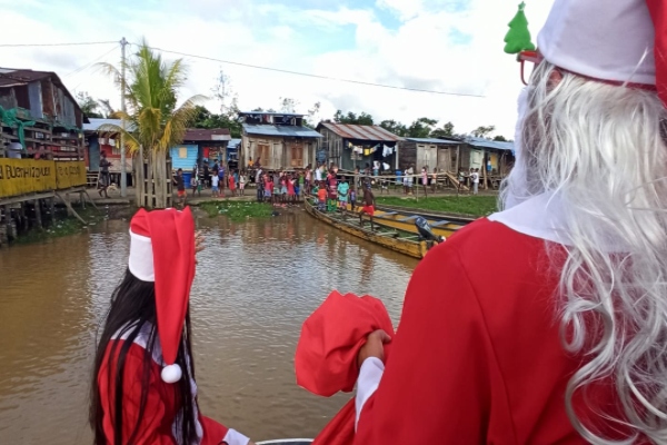 policia-choco-ninos-navidad