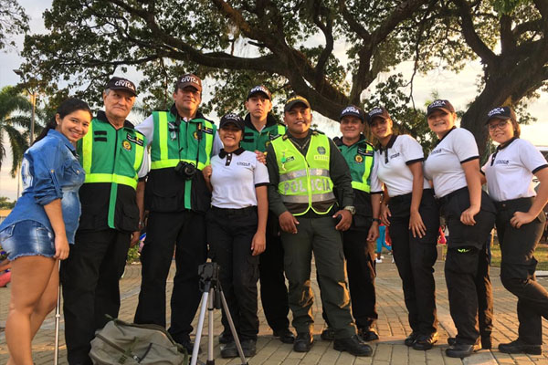 Alexa Narváez, policía y estrella de redes, apoya a América de Cali con pasties temáticos