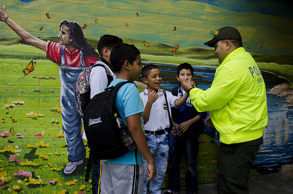 policia-colombia-esperanza-en-movimiento-colombia