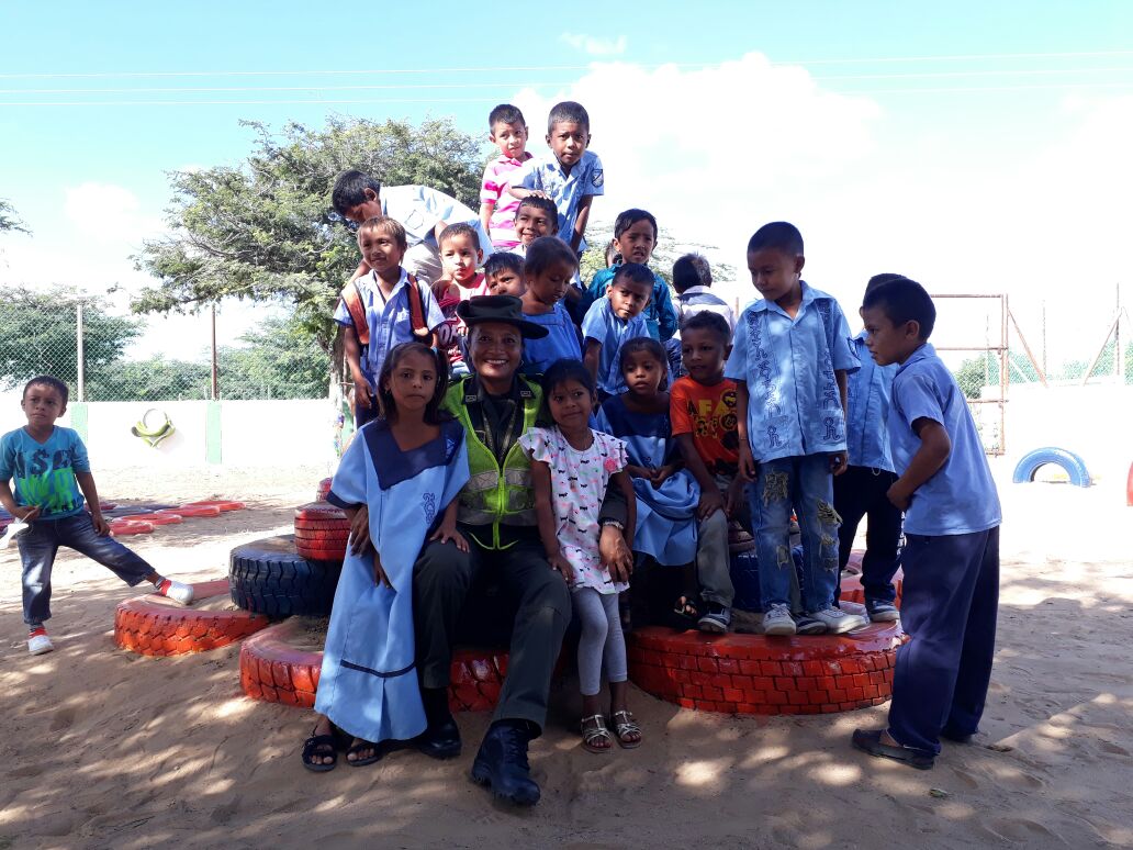 policía niños