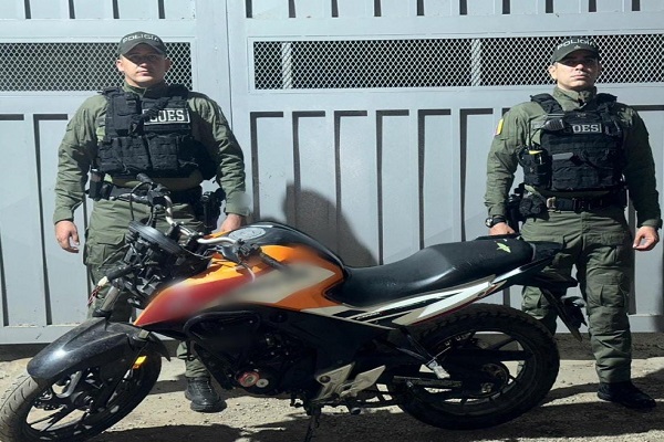 Dos Policías y una recuperación de motocicleta