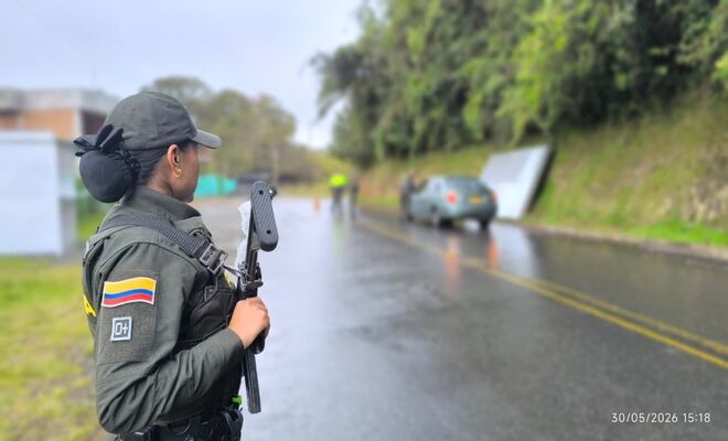 Uniformada de la Policía haciendo presencia en las vías de Nariño