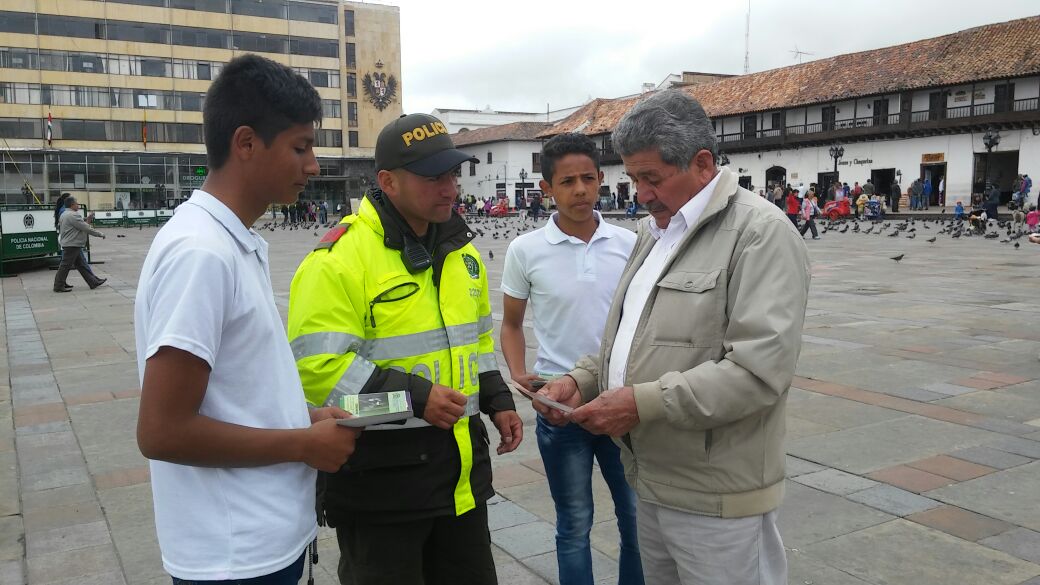 puro-cuento-campaña-policia