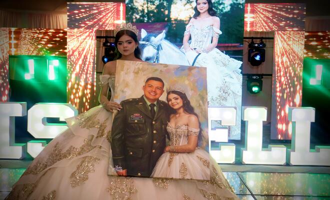 Presentación de retrato durante la celebración de quince años.