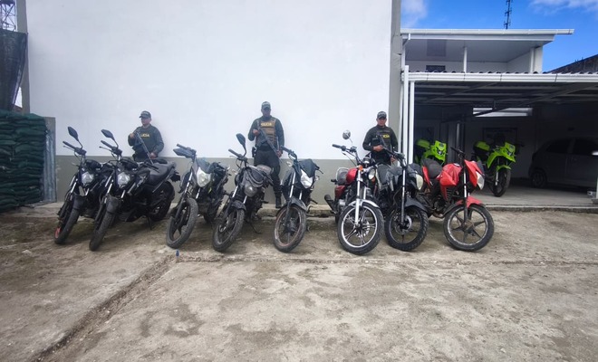 Tres uniformados de la Polic&iacute;a Nacional con ocho motocicletas recuperadas 