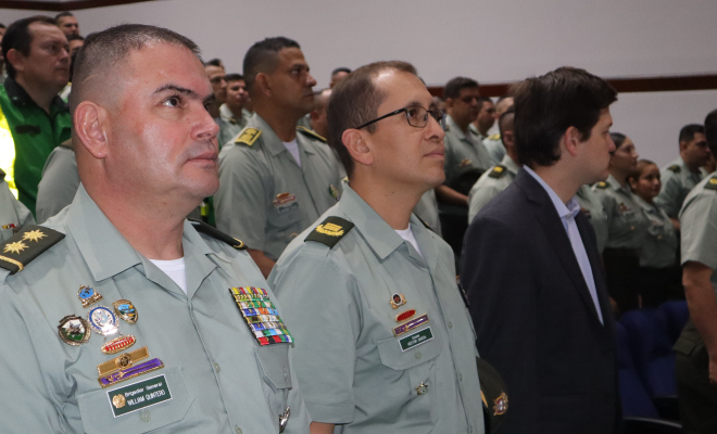 Señor General William Quintero Salazar acompañado del señor Coronel Héctor García