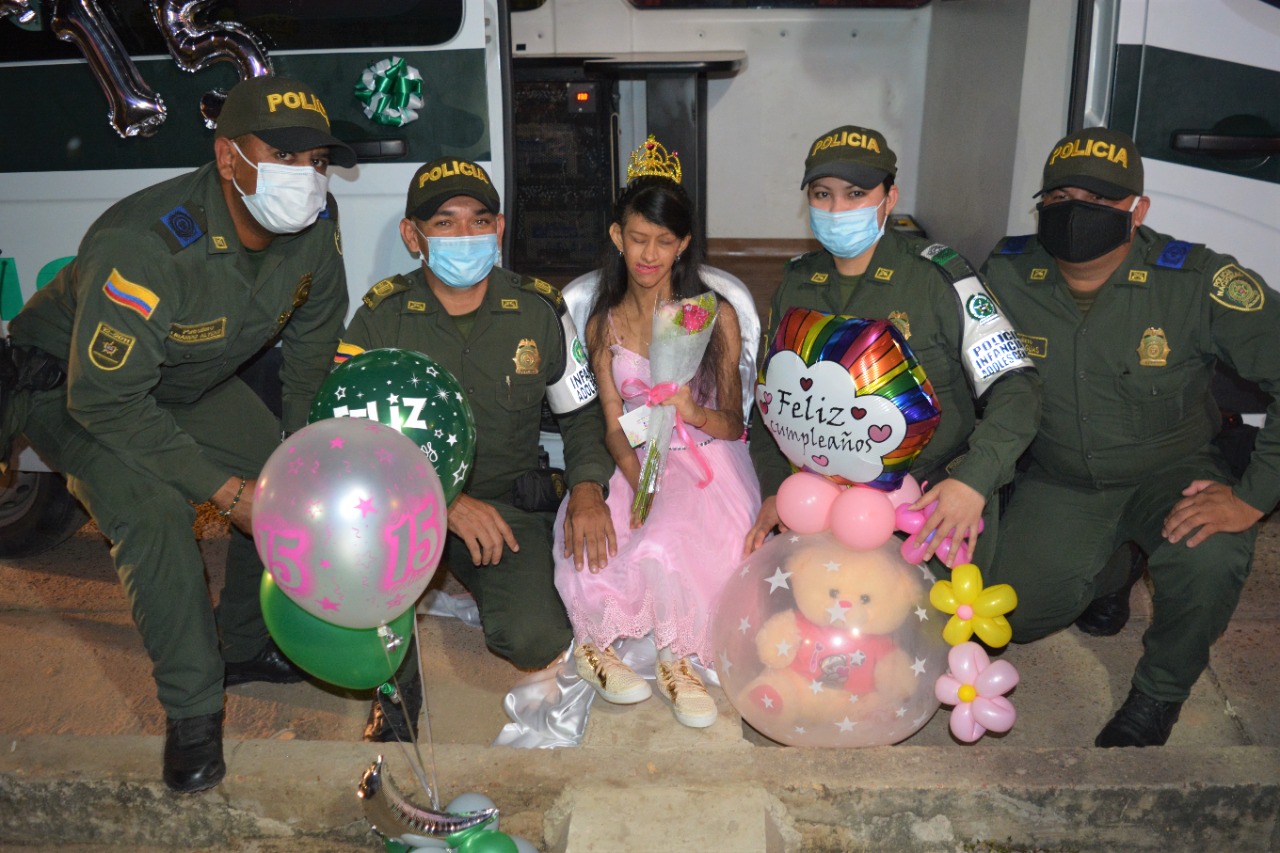 “Reina de colores”, la linda quinceañera de Magangué 