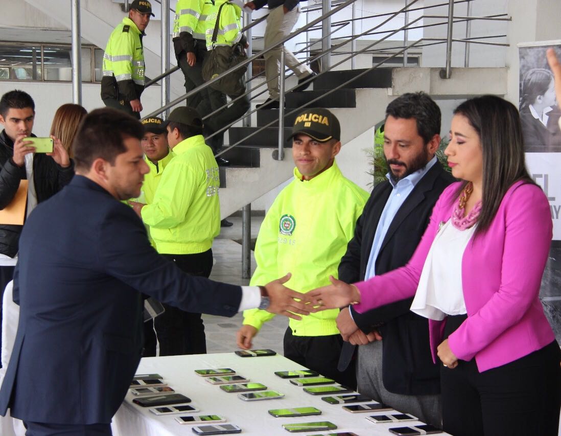 Este-año-se-han-recuperado-617-equipos-móviles,-que-iban-a-ser-comercializados-en-el-mercado-ilegal. 01-11-2017-entregaton-de-celulares-recuperados-en-bogota