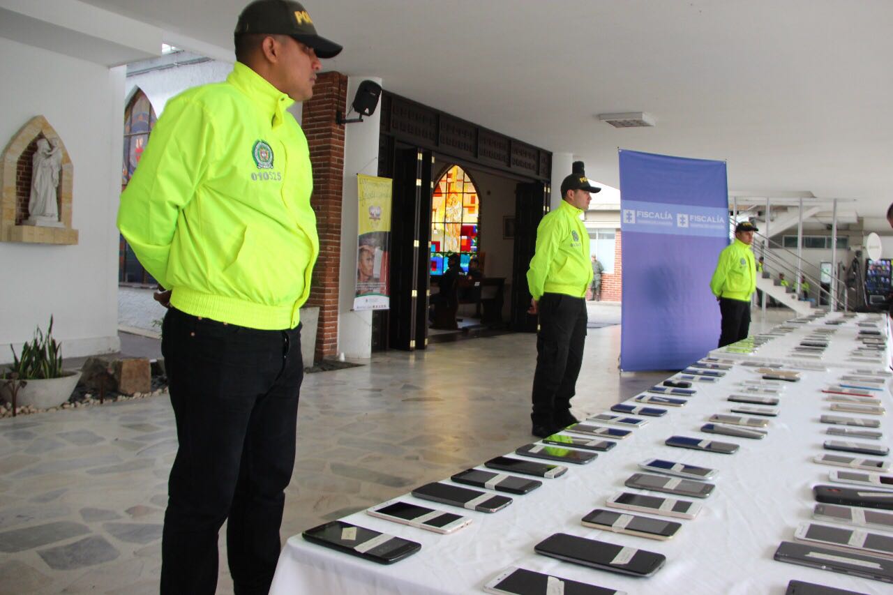 Este-año-se-han-recuperado-617-equipos-móviles,-que-iban-a-ser-comercializados-en-el-mercado-ilegal. 01-11-2017-entregaton-de-celulares-recuperados-en-bogota
