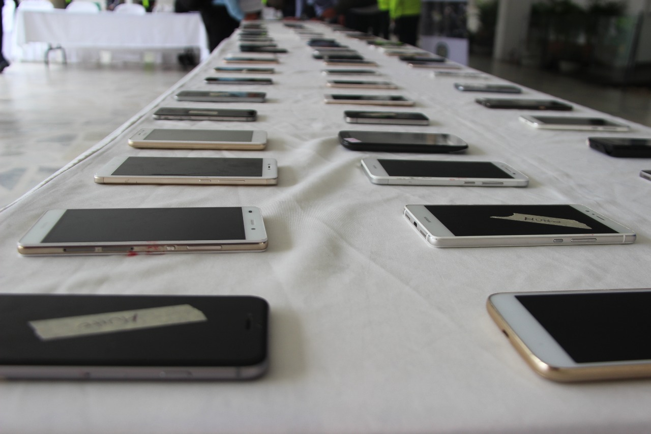 Este-año-se-han-recuperado-617-equipos-móviles,-que-iban-a-ser-comercializados-en-el-mercado-ilegal. 01-11-2017-entregaton-de-celulares-recuperados-en-bogota