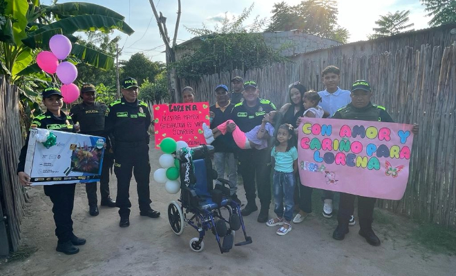 Todas las personas que participaron en la entrega de regalos