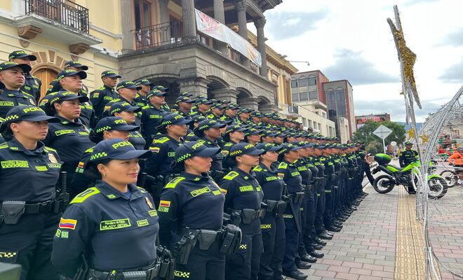 Bloque de uniformados de la Policía Nacional formando 