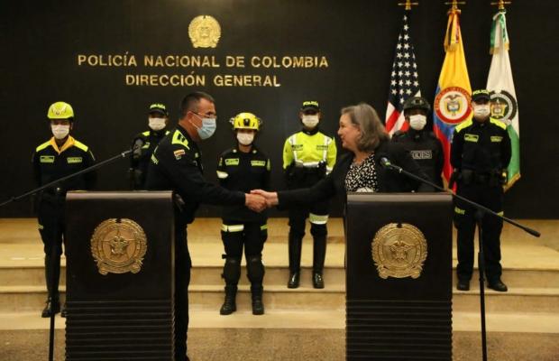 Director general saludando a la señora subsecretaria de asuntos internacionales
